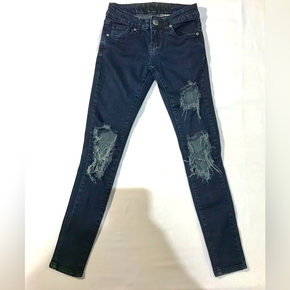 📌2 for $20📌 V.I.P. Dark wash distressed skinny jeans